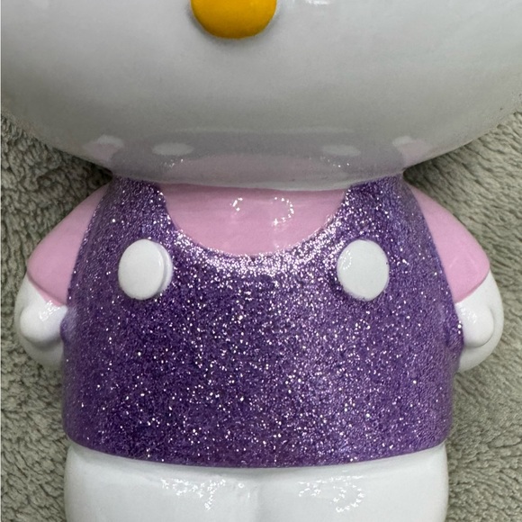 HELLO KITTY LOTION/SOAP DISPENSER W/ PURPLE GLITTER BOW AND OUTFIT NEW - Picture 3 of 7